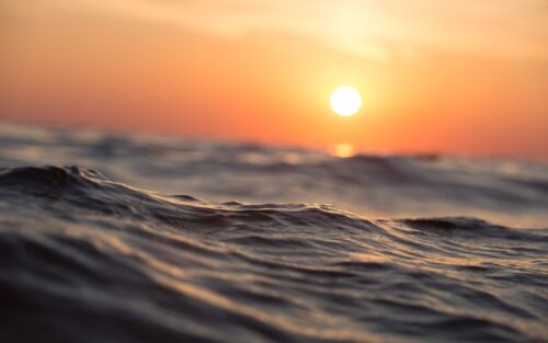 Ozean mit Sonnenuntergang